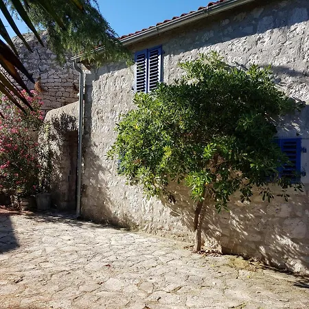 The Istrian ヴルサル